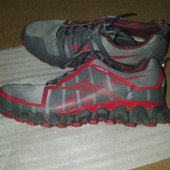 🚨 SUPER SALE Reebok  ZIGTECH SIZE 9