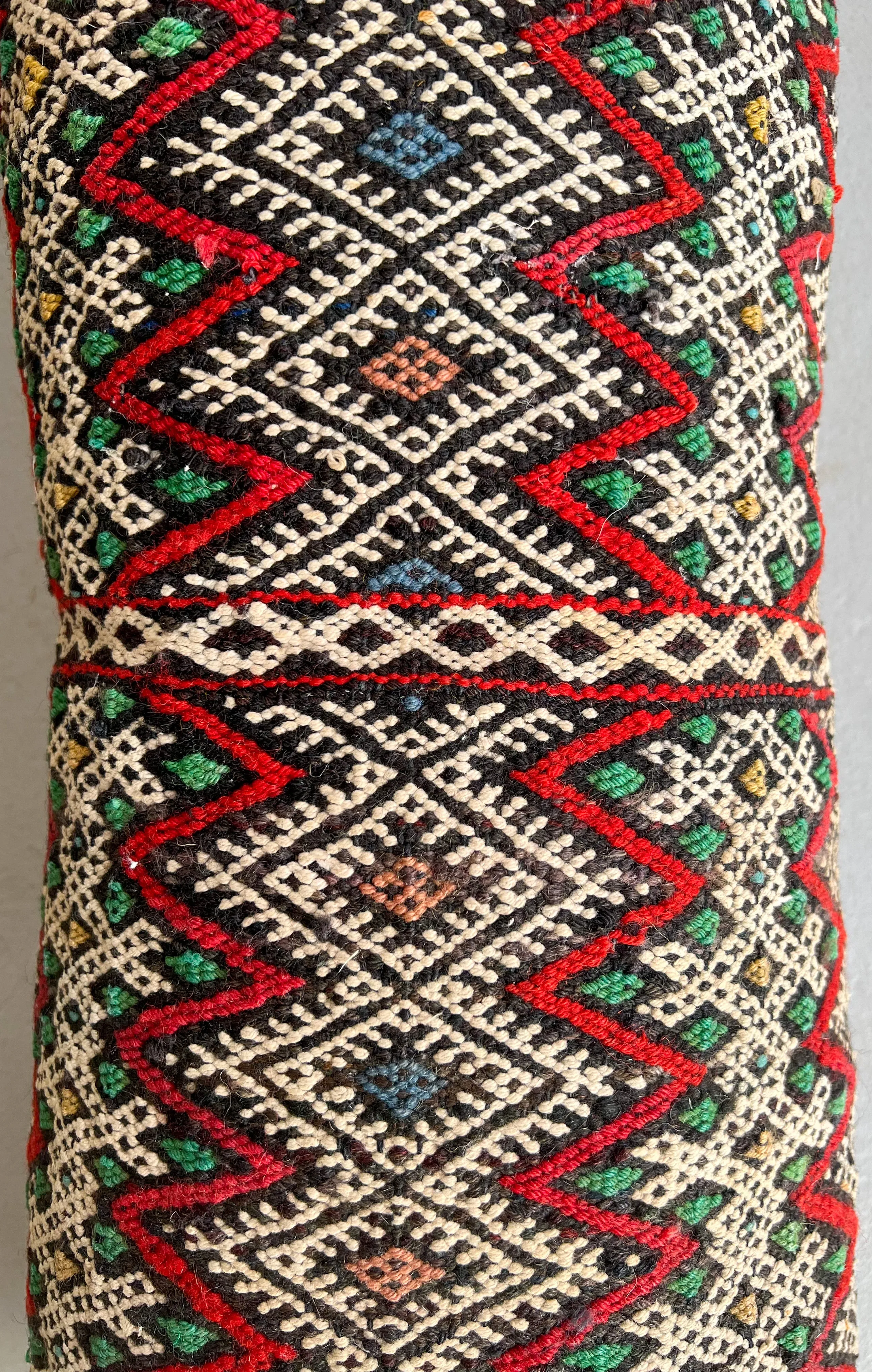 Ain Leuh Lumbar Pillow - Arrow