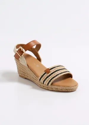 Fancy espadrille with faux leather details