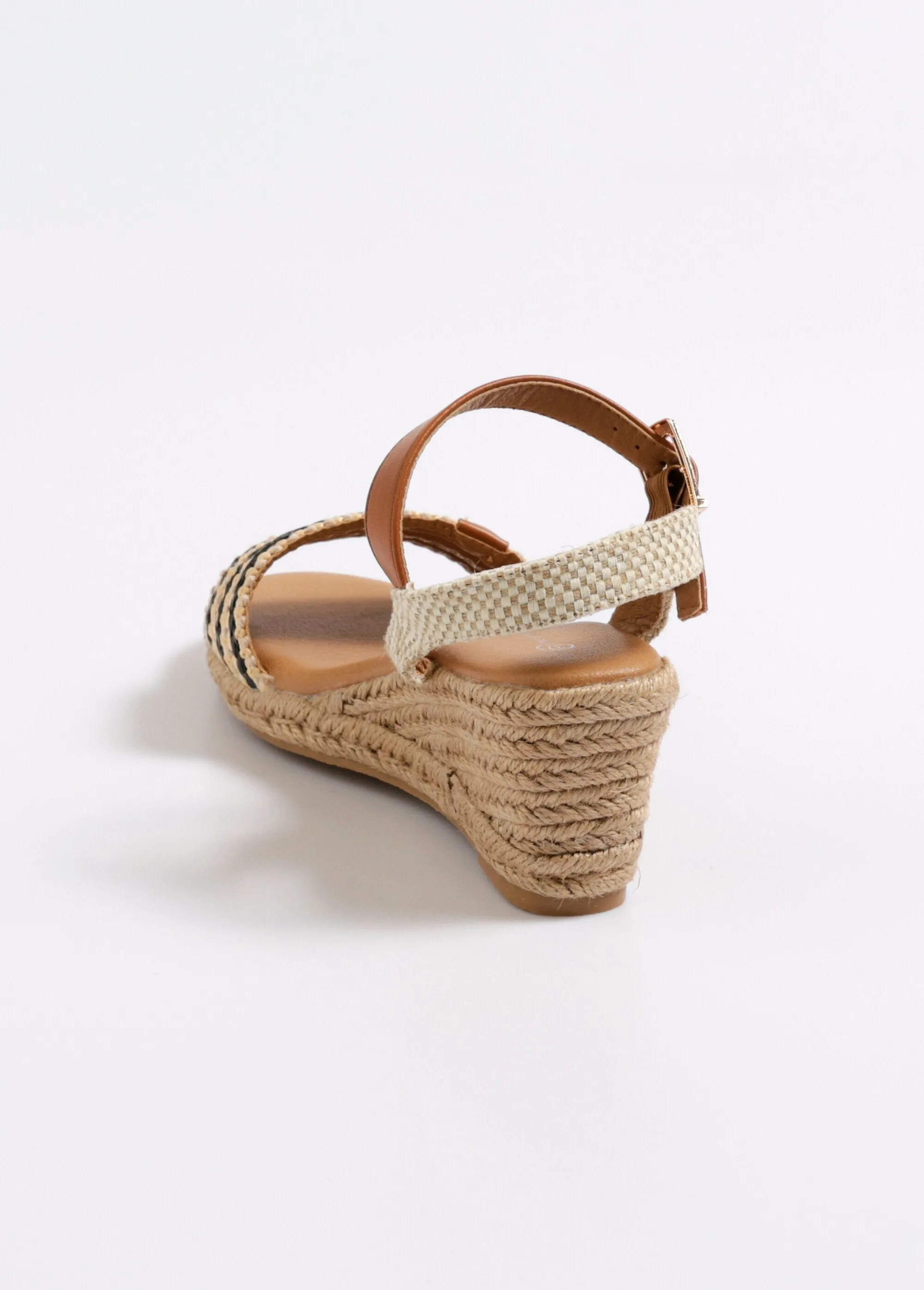 Fancy espadrille with faux leather details