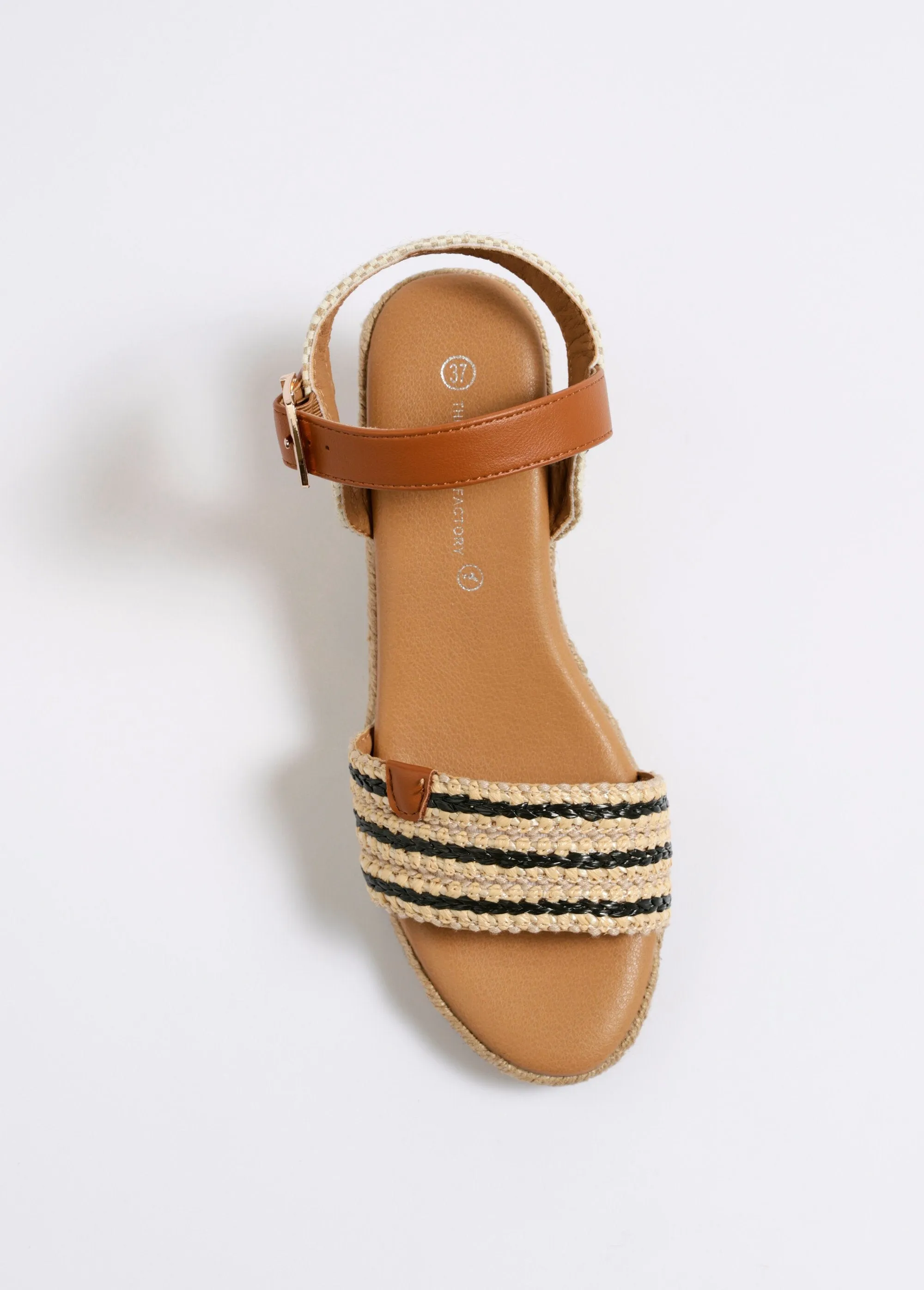 Fancy espadrille with faux leather details
