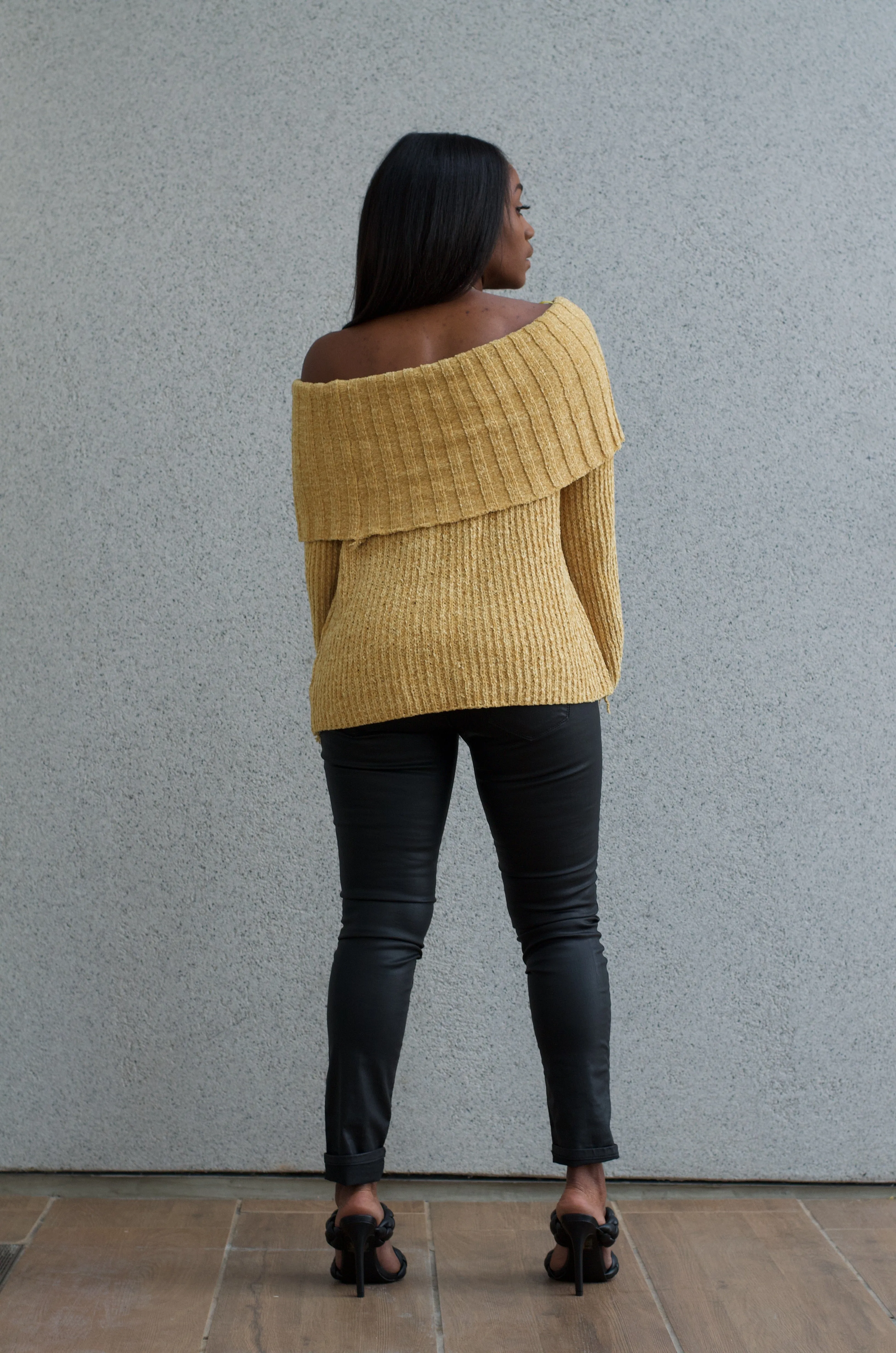 OFF SHOULDER SWEATER