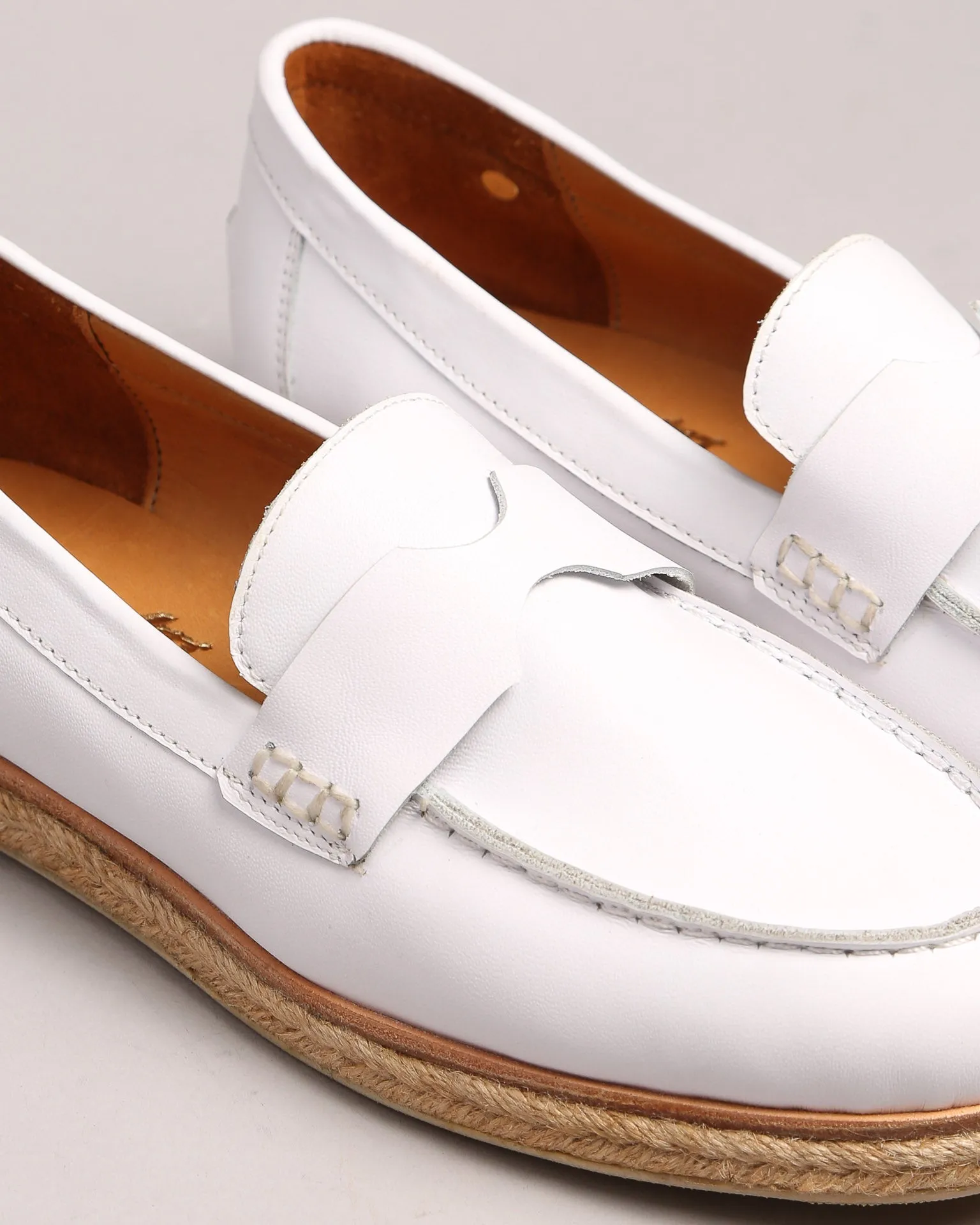 Pancha 715 White