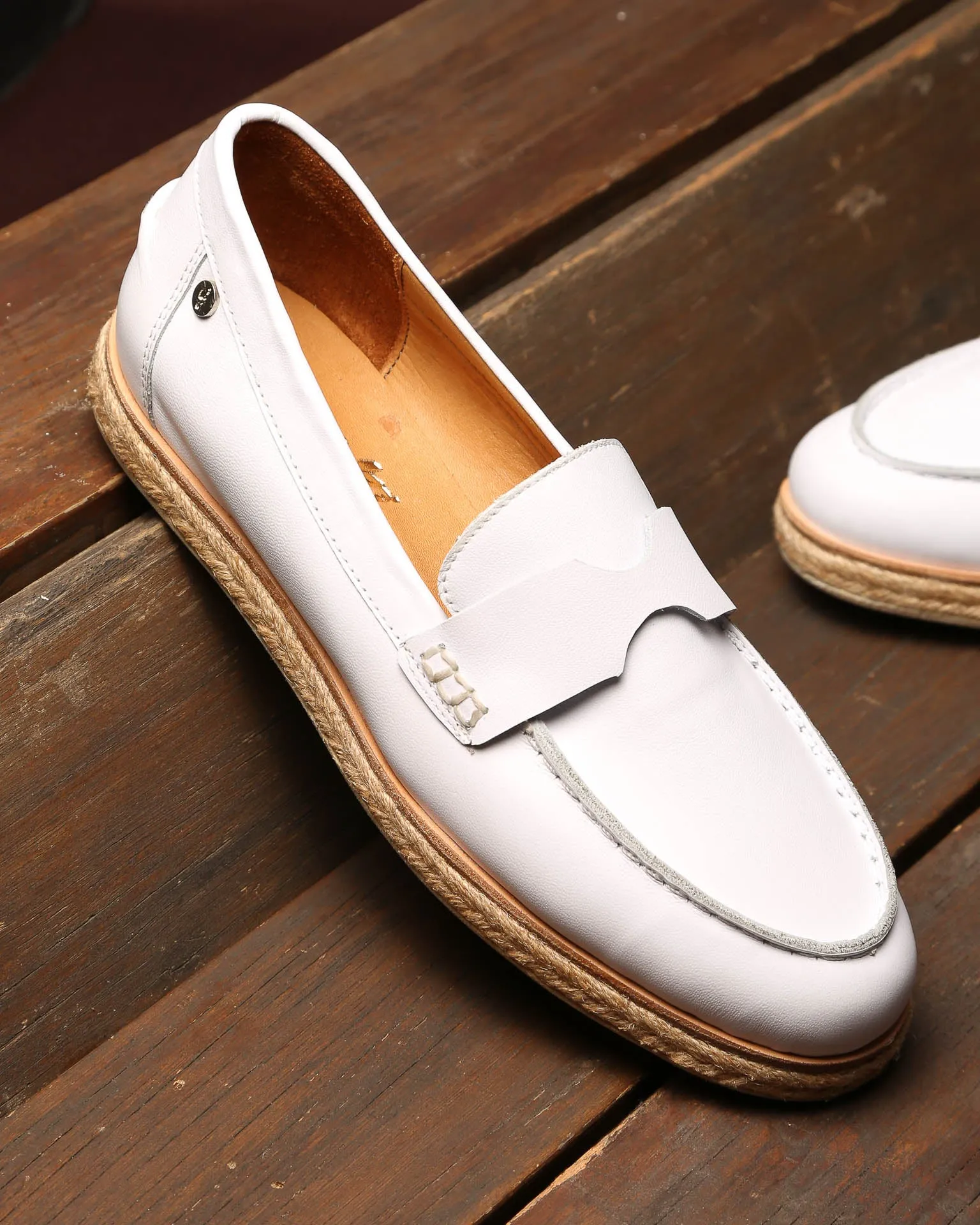 Pancha 715 White