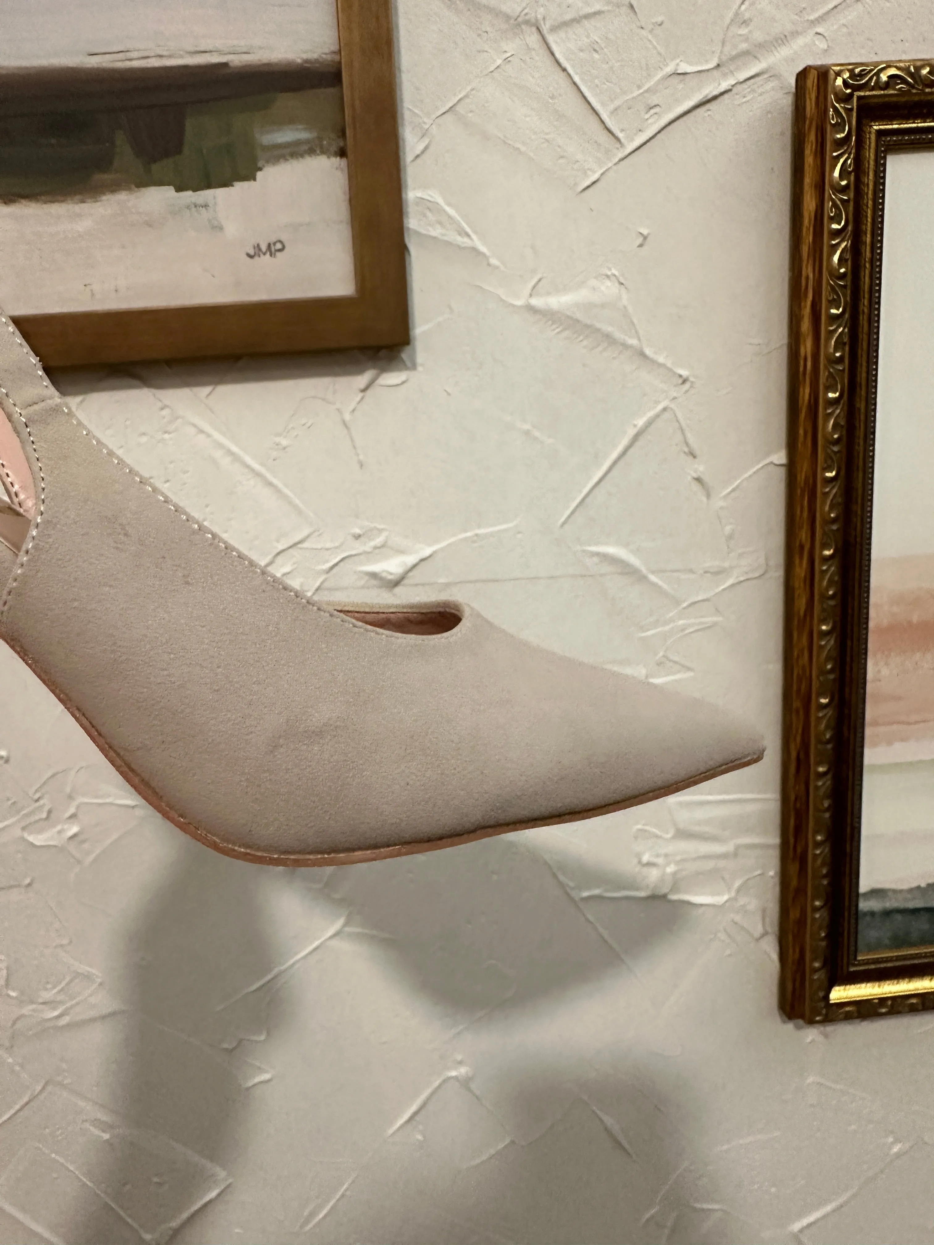 POINTED TOE SLINGBACK HEEL