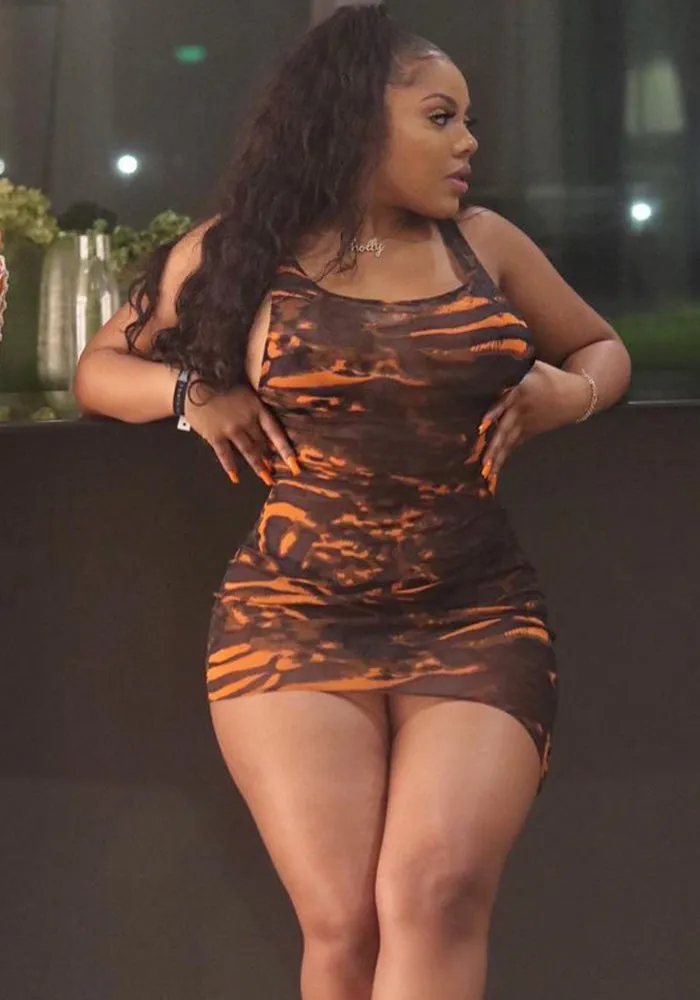 Sleek Printed Sleeveless Bodycon Dress with Eye-Catching Design