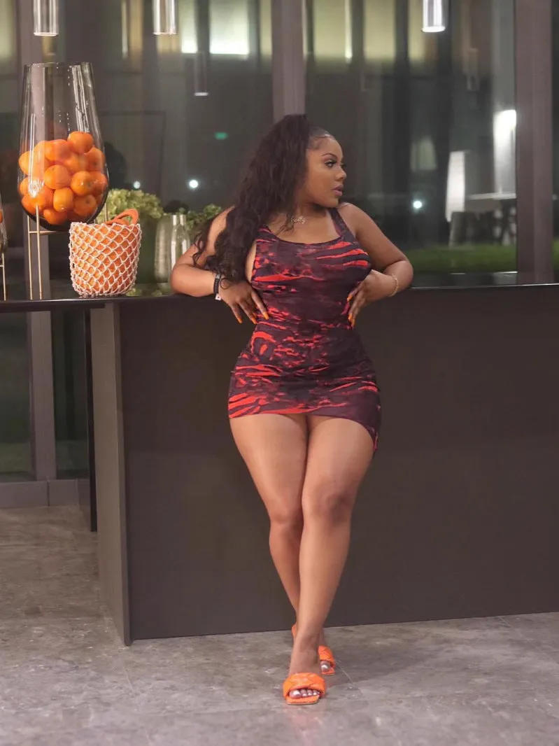 Sleek Printed Sleeveless Bodycon Dress with Eye-Catching Design