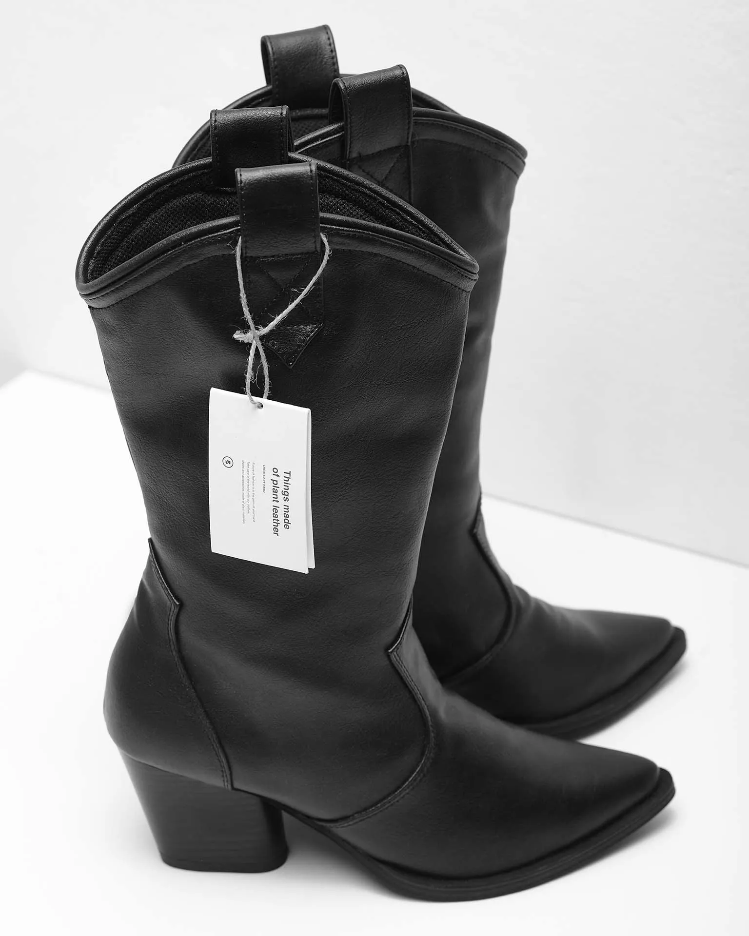 Sleeky Cowboy Boots made of Vegea grape leather - outlet