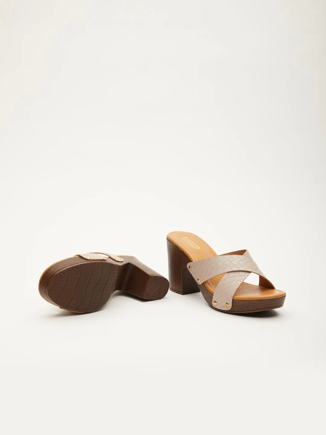 TEXTURE CROSS HEELS