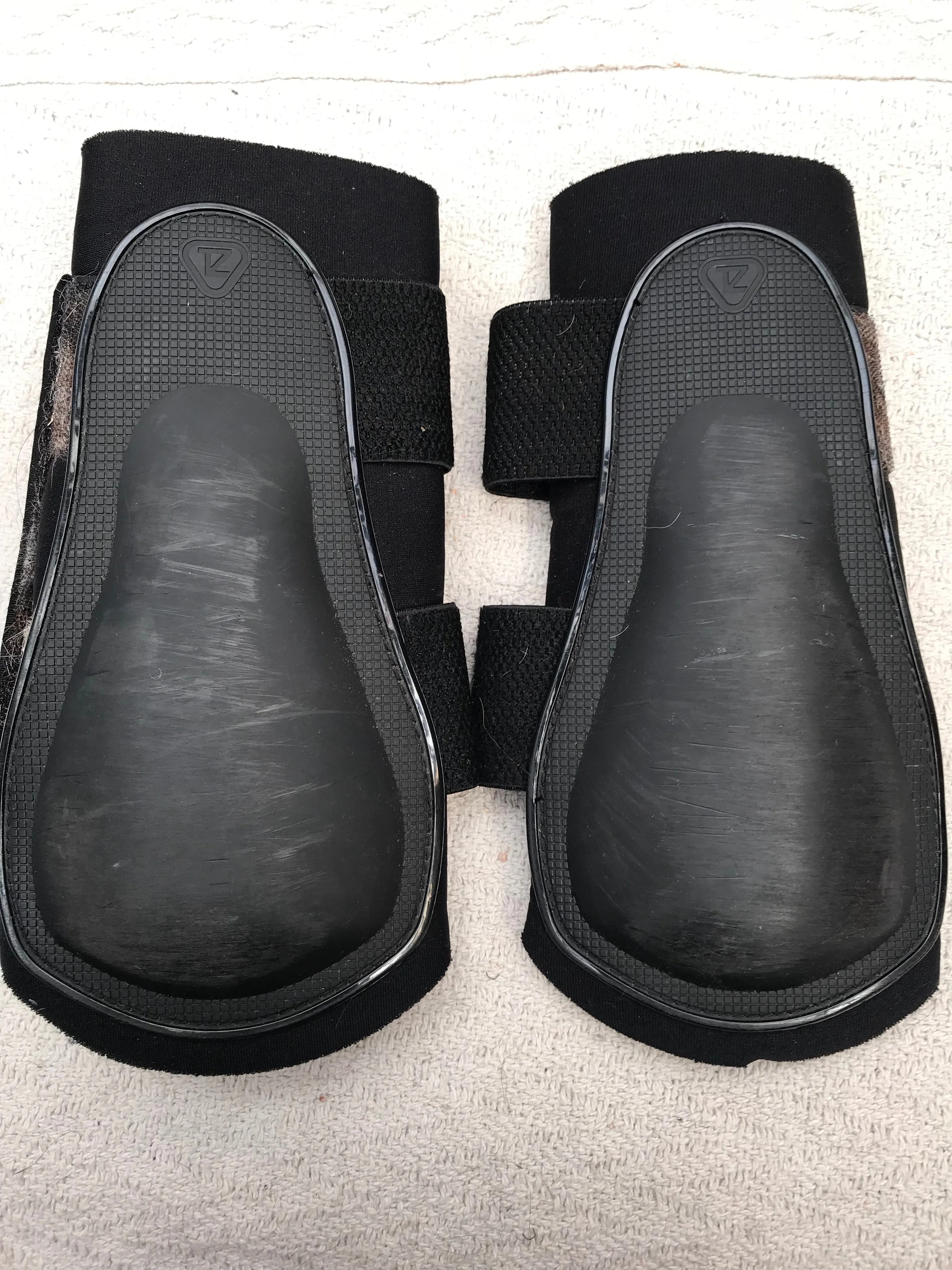 Tri-zone black medium brushing boots FREE POSTAGE