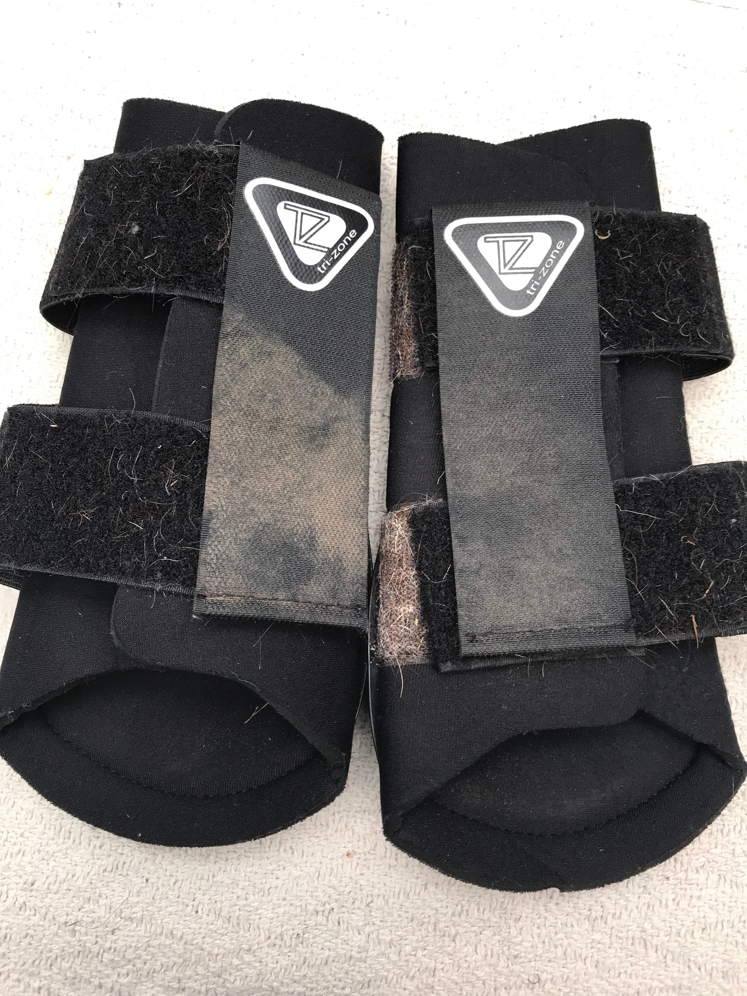 Tri-zone black medium brushing boots FREE POSTAGE
