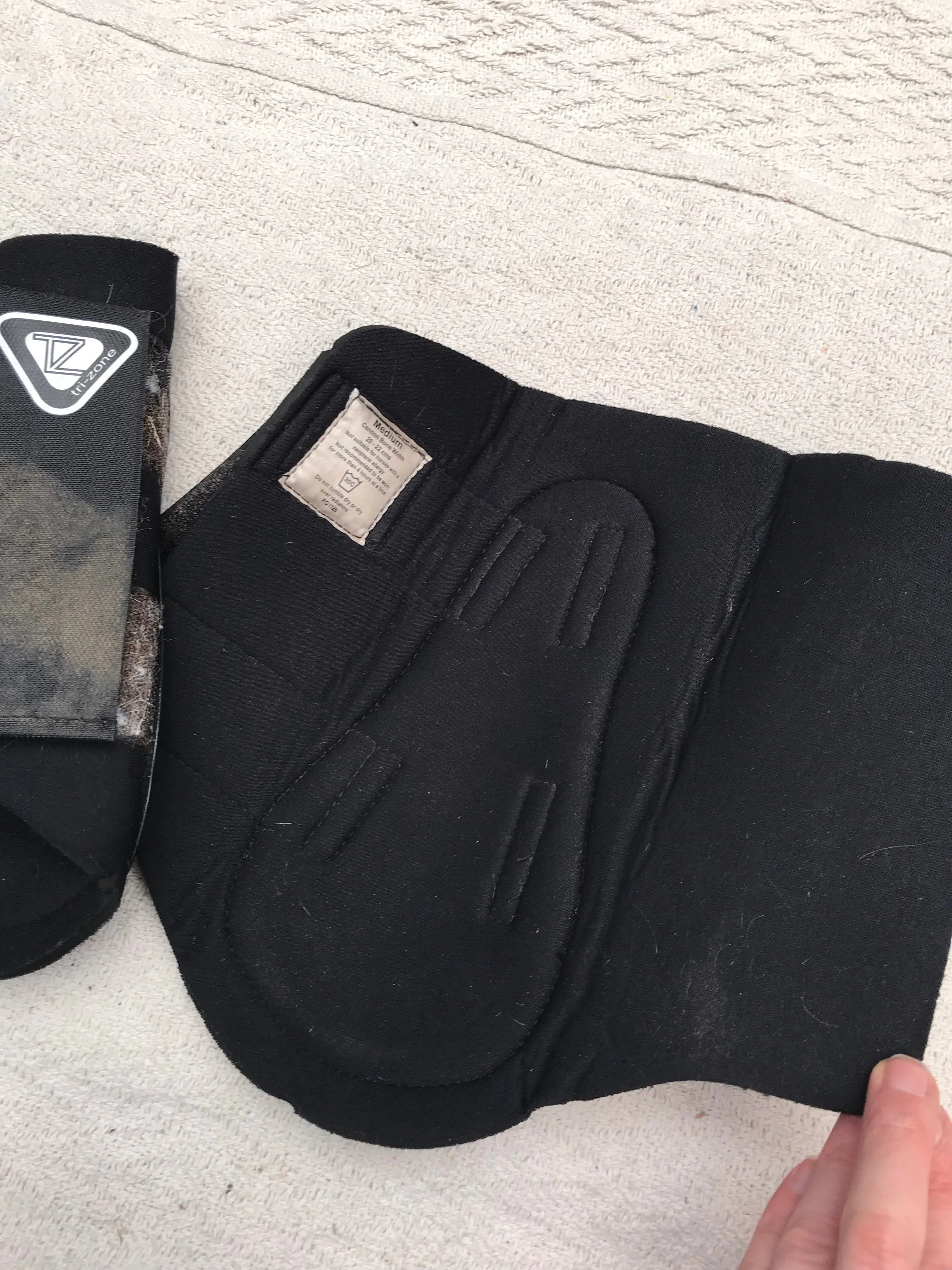 Tri-zone black medium brushing boots FREE POSTAGE