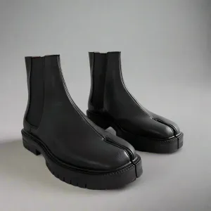 Unisex Black Split-Toe Chelsea Boots - Minimalist Ankle Boots