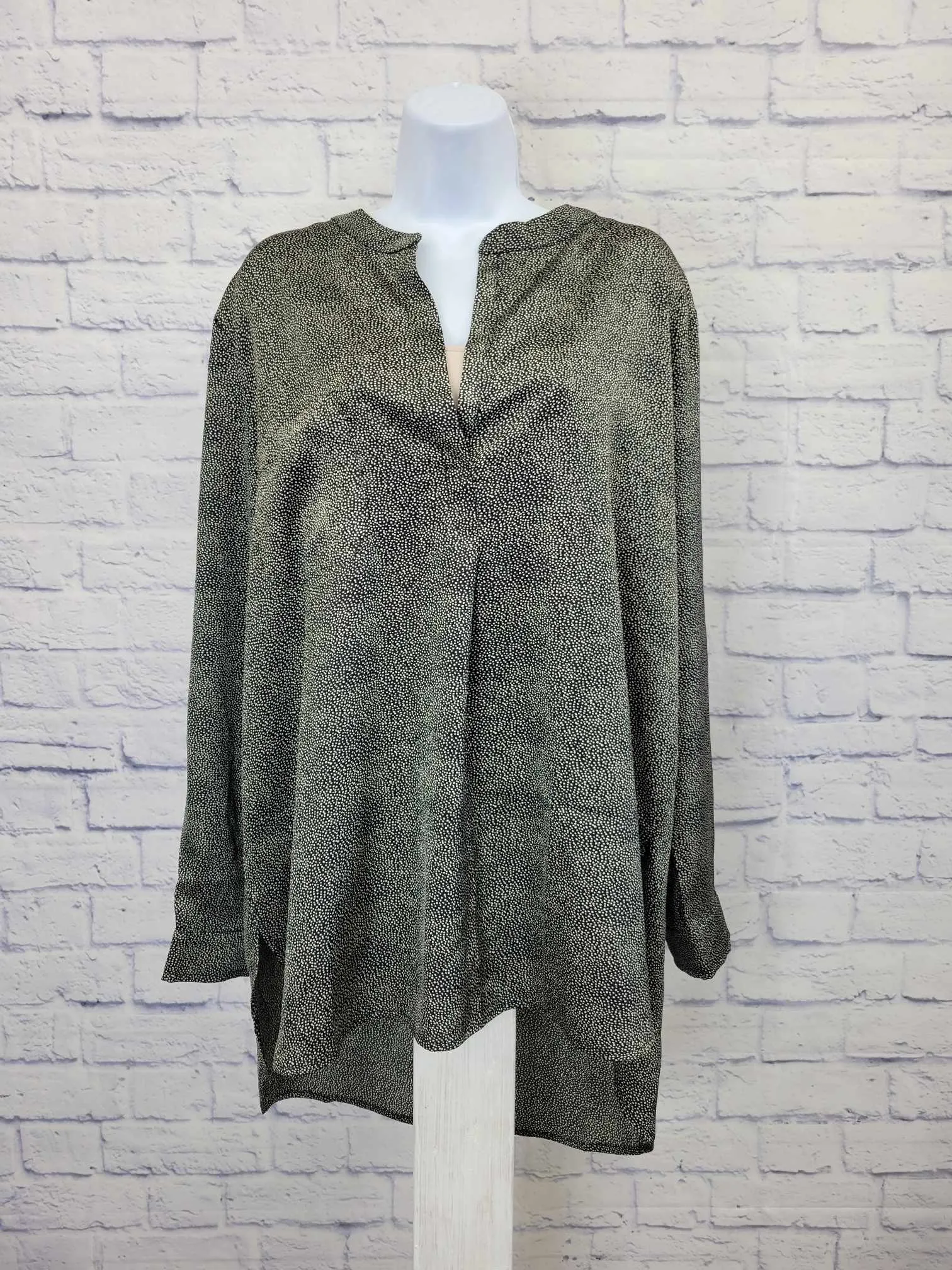 XLARGE BLACK DOT A383205 Bishop   Young Printed Satin Pullover Tunic Top